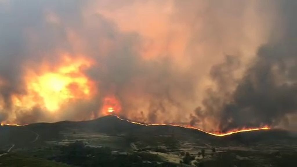 8.000 hectáreas quemadas en León y mucho miedo entre los vecinos desalojados