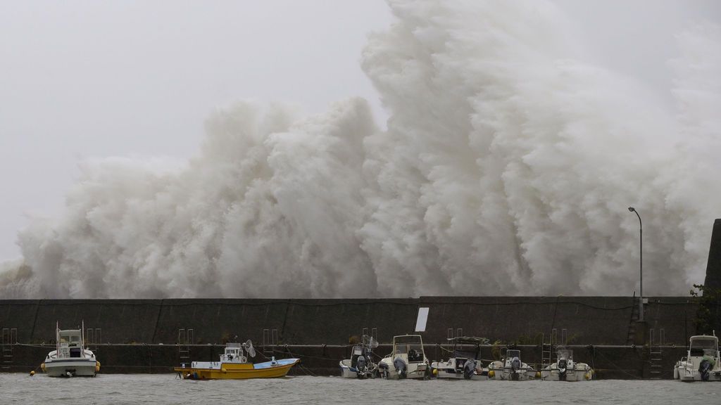 El tifón Hato deja 16 muertos y escenas dantescas en Hong Kong, Macao y China