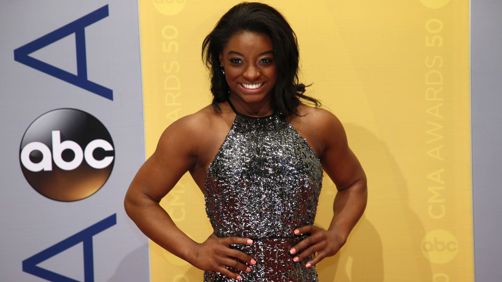 La gimnasta Simone Biles presenta a su primer novio formal en redes sociales