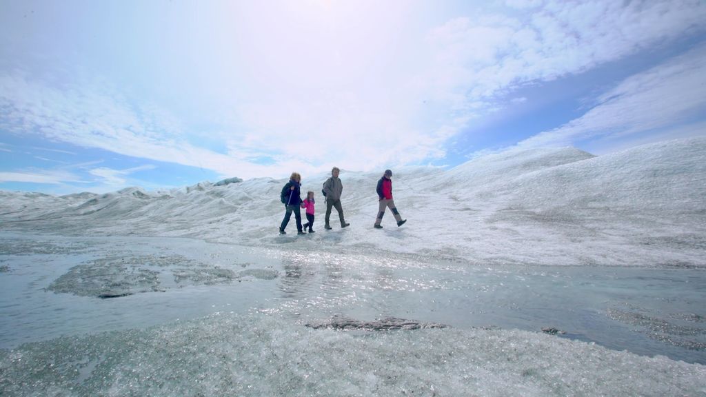 Im-pre-sio-nan-te: Unai y su familia pasean por el casquete polar ártico