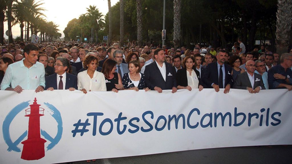 ‘Todos somos Cambrils’, cientos de personas salen a la calle contra el terrorismo