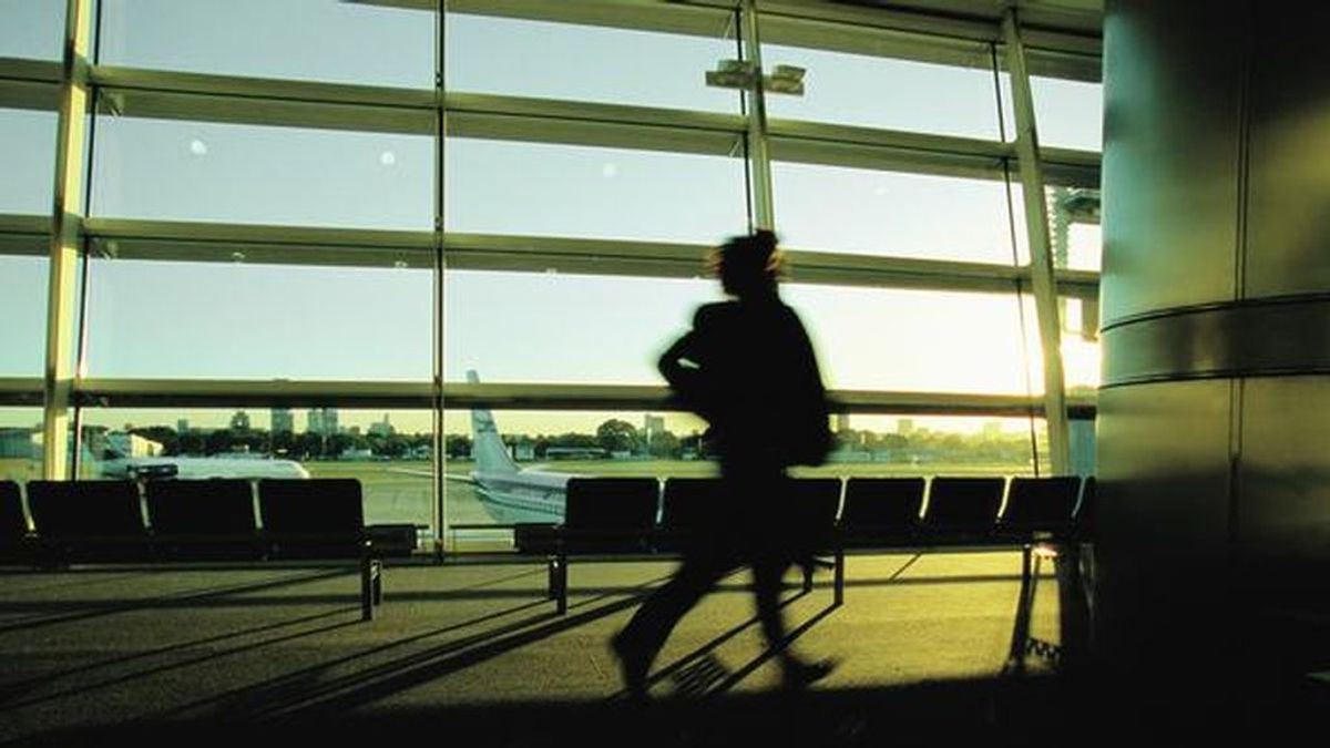 Pierde una lápida en el aeropuerto de Dublín y no la reclama