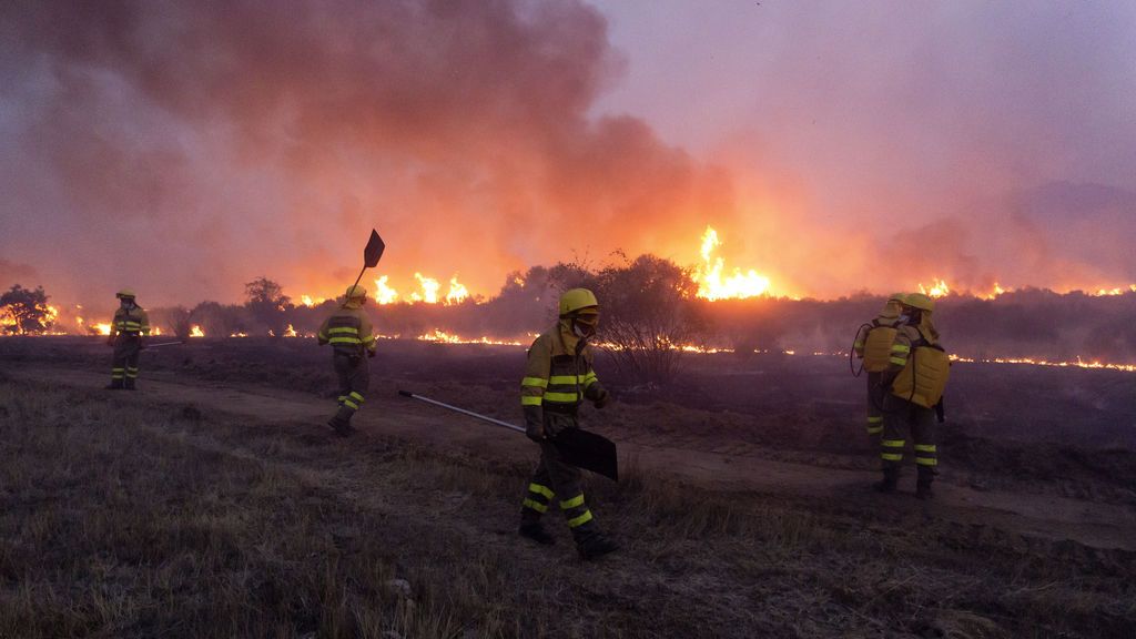 Comienza a estabilizarse el peor incendio del año, el de Sierra Cabrera en León