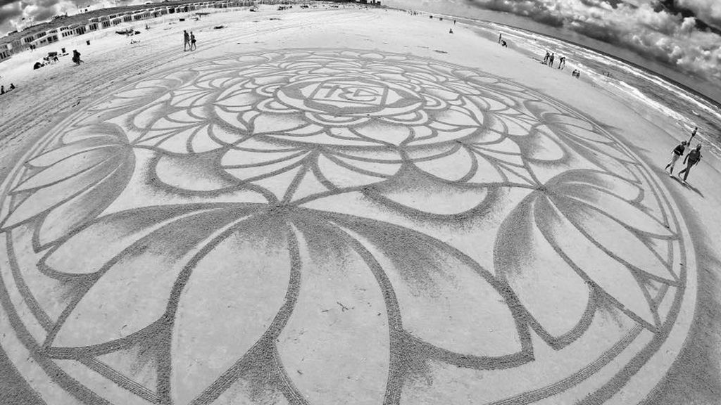 Arte callejero en la playa: crea impresionantes dibujos en la arena