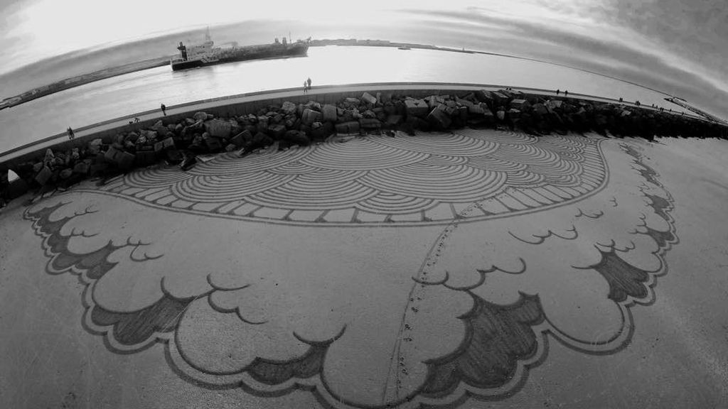 Arte callejero en la playa: crea impresionantes dibujos en la arena
