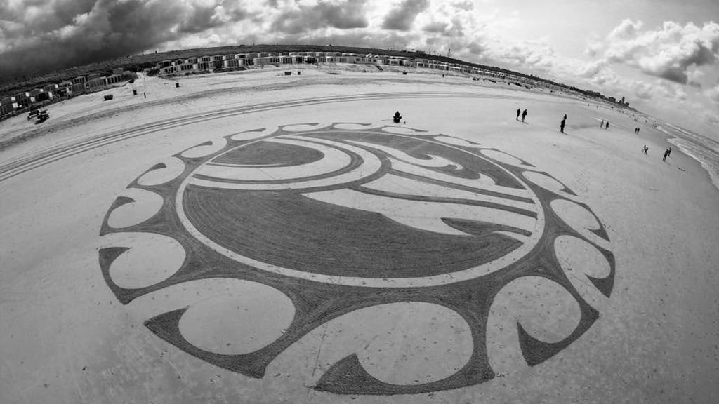 Arte callejero en la playa: crea impresionantes dibujos en la arena