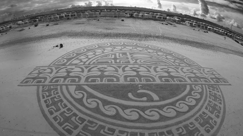 Arte callejero en la playa: crea impresionantes dibujos en la arena