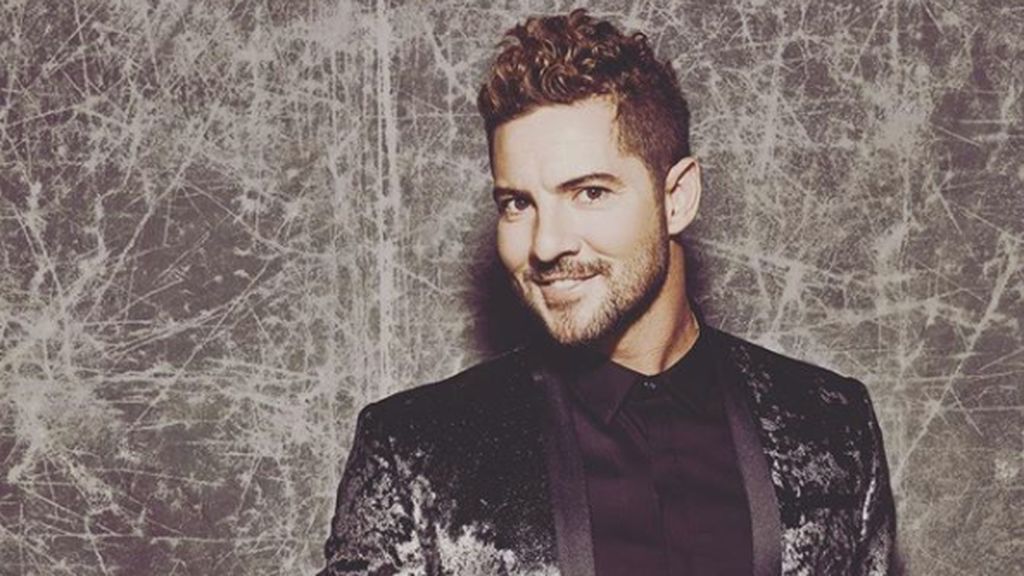¡La foto más romántica de David Bisbal y Rosanna Zanetti en la feria de Almeria! ¡La foto más romántica de David Bisbal y Rosanna Zanetti en la feria de Almeria!