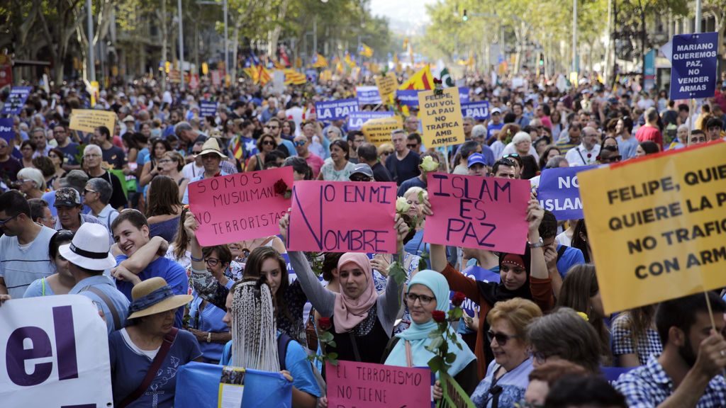 Las pancartas de la manifestación de Barcelona piden que no se vendan armas