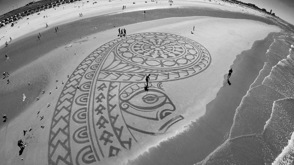Arte callejero en la playa: crea impresionantes dibujos en la arena