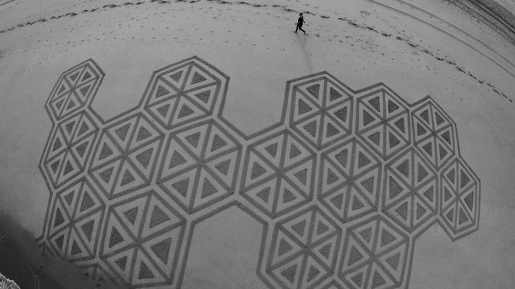 Arte callejero en la playa: crea impresionantes dibujos en la arena