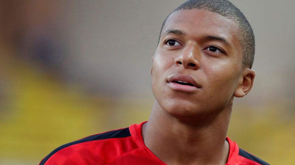 Mbappé, cedido al PSG cedido con opción de compra de 180 millones