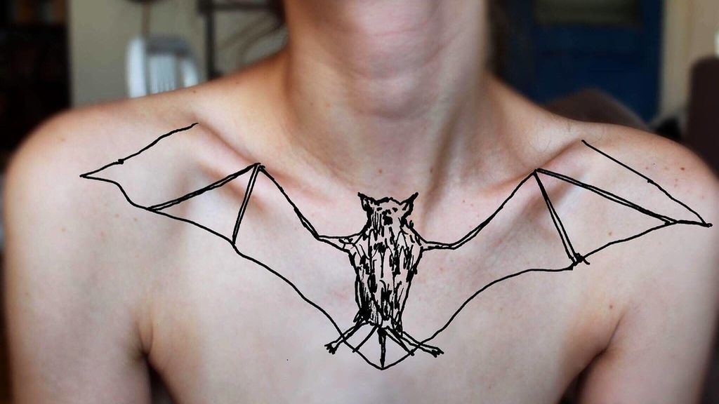 Esta artista se inspira en las formas de su cuerpo y lo utiliza como lienzo