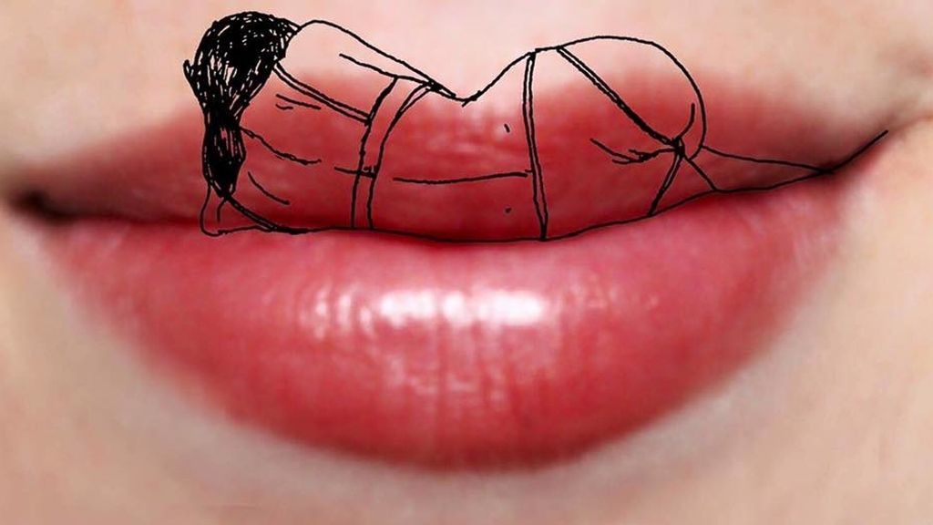 Esta artista se inspira en las formas de su cuerpo y lo utiliza como lienzo