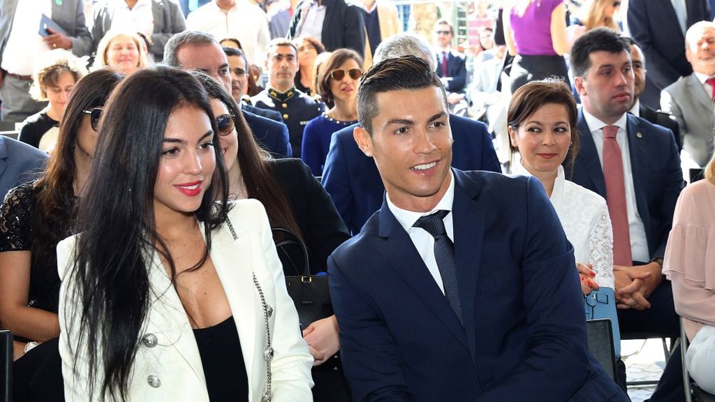 Cristiano Ronaldo comparte por primera vez una foto de la familia al completo