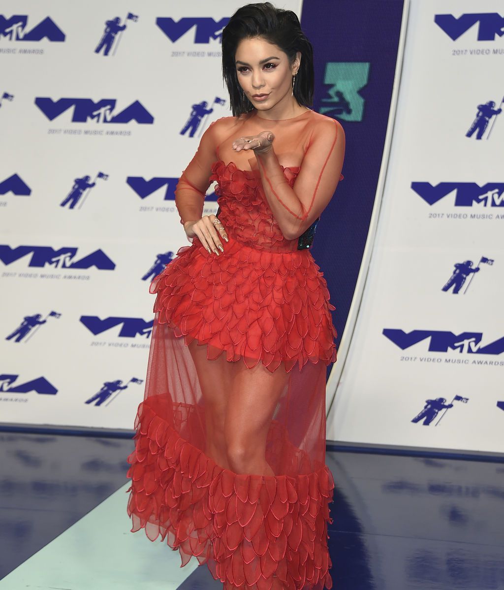 Vanessa Hudgens, todo al rojo con un diseño de Yanina Couture