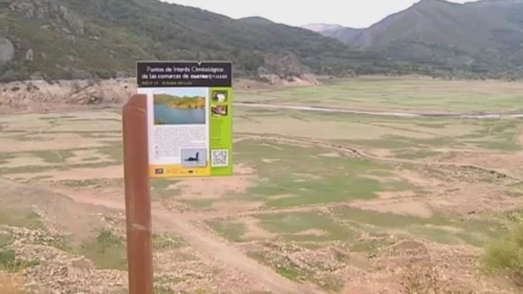 El pantano de Barrios de Luna, al 10% de su capacidad, es casi un desierto