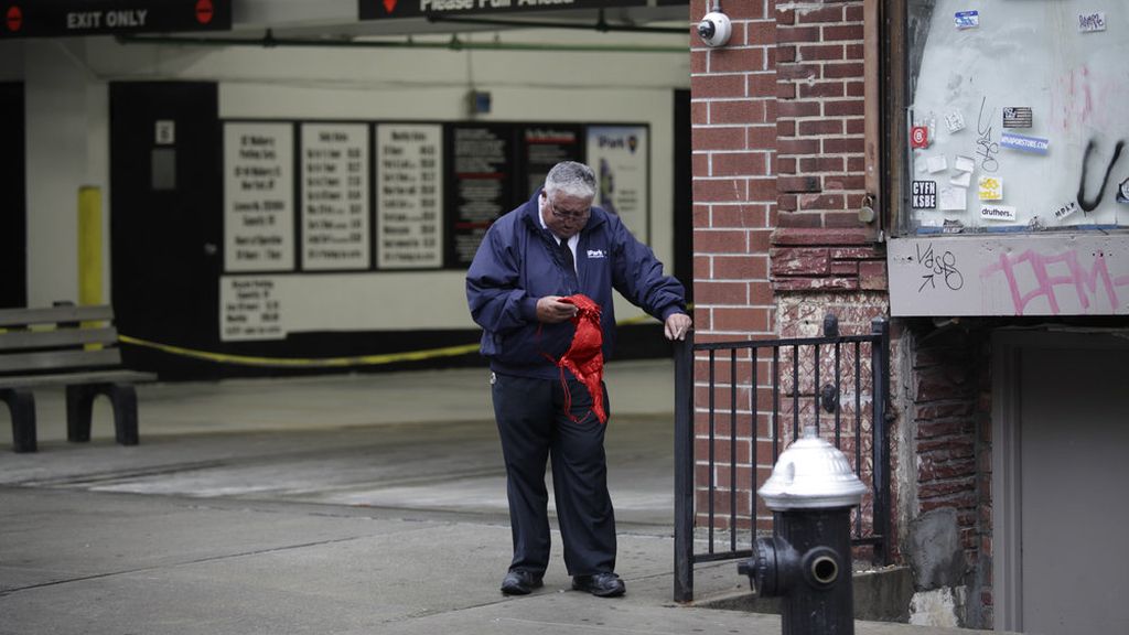 Transforma momentos de la vida cotidiana en imágenes hilariantes con recortes de revistas