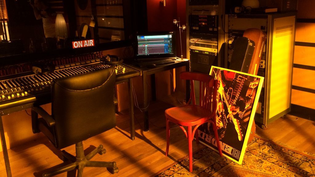 Fotogalería: ¡Así es el piso de Carlos Santos y Rubén Cortada en 'Ella es tu padre'!