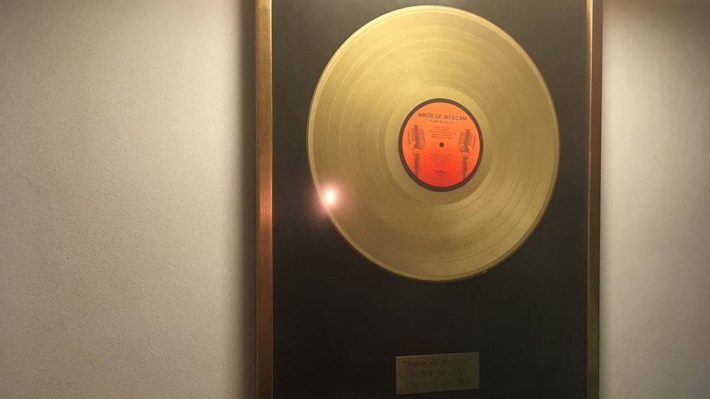 Las pistas rockeras que Carlos Santos y Rubén Cortada en ‘Ella es tu padre’