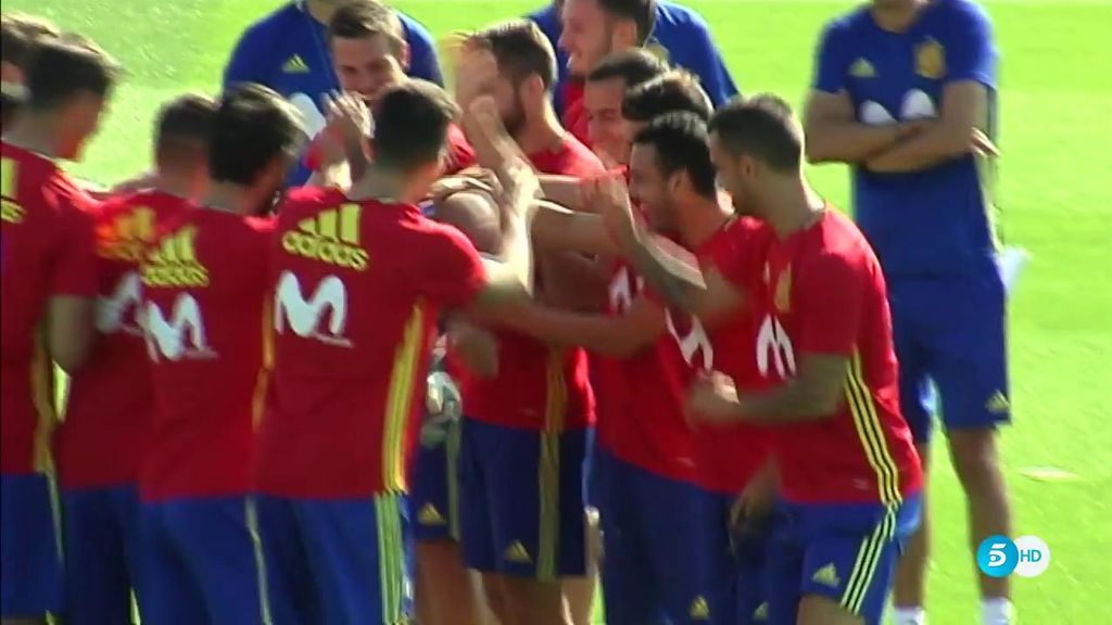 Pasillo de collejas a Reina en el entrenamiento de La Roja: ¿Que ha hecho el portero?