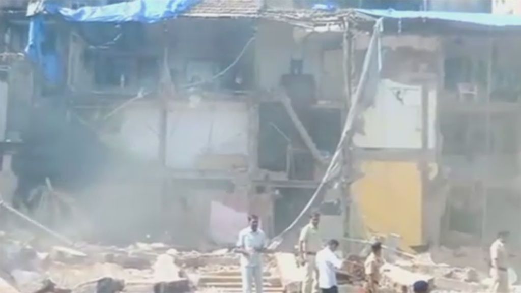 Cuarenta personas atrapadas bajo los escombros de un edificio en Bombai