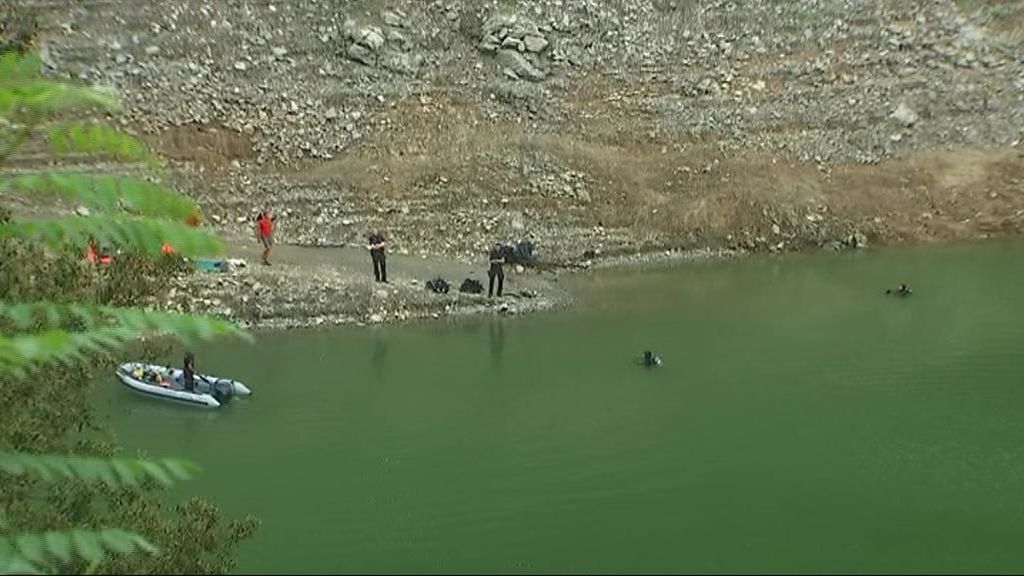 Unos bañistas encontraron el kayak de Marc y Paula con piedras en el interior