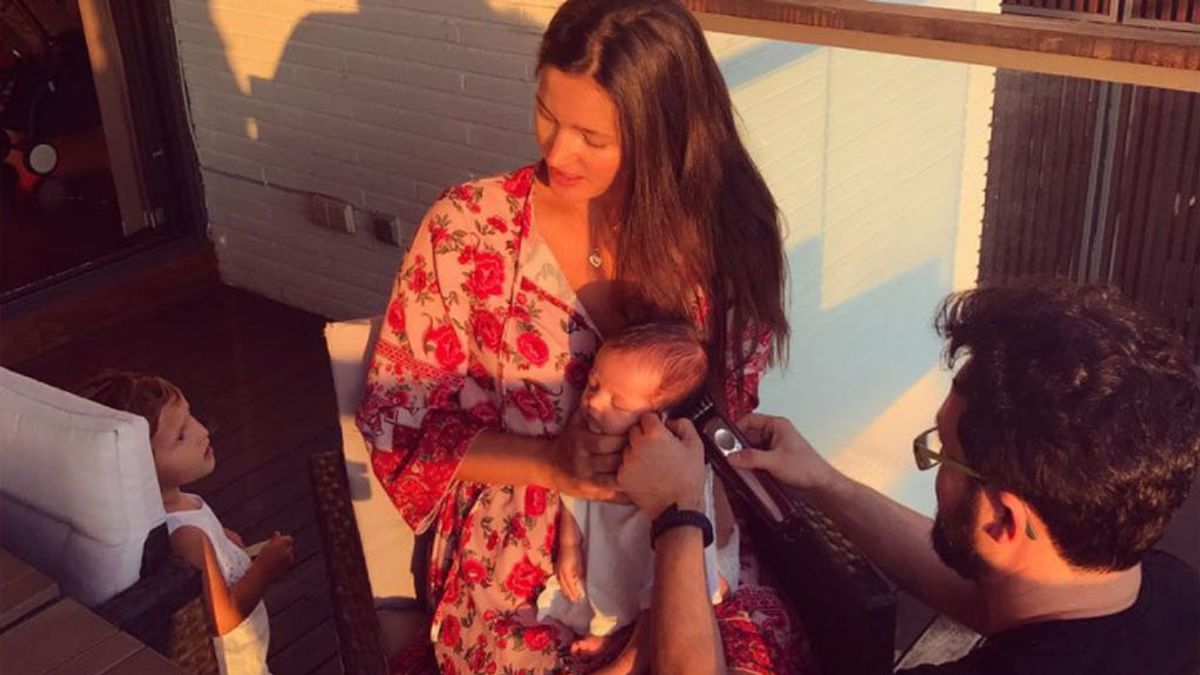 Mariete, el hijo de Malena Costa, se estrena en la ‘pelu’ con poco más de un mes
