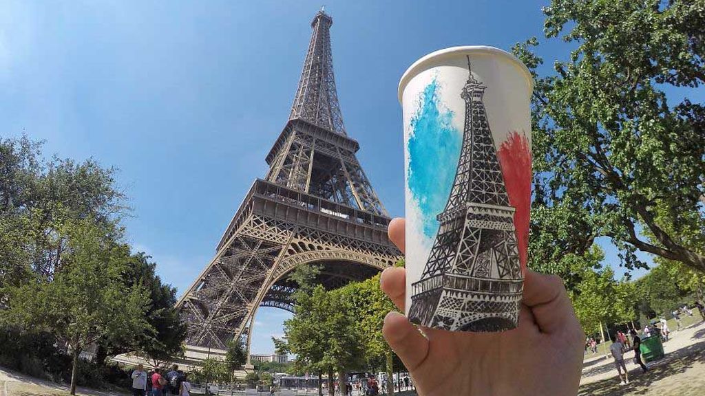 La Torre Eiffel... ¡calcada en un vaso!