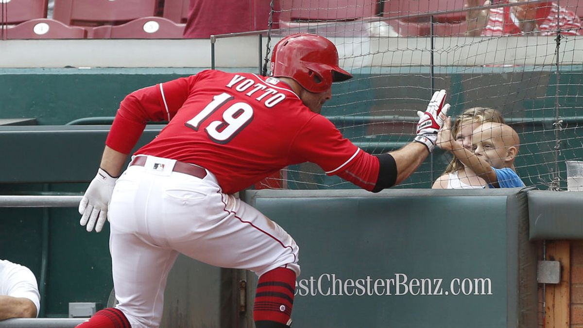 ¡El mejor 'home run' de su vida! Joey Votto regala su bate a un niño de seis años enfermo de cáncer ¡El mejor 'home run' de su vida! Joey Votto regala su bate a un niño de seis años enfermo de cáncer