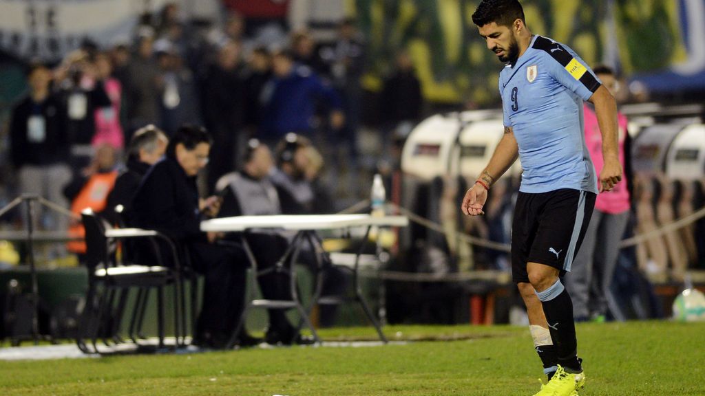 Luis Suárez arriesgó, se lesionó y tendrá que rendir cuentas en el Barça