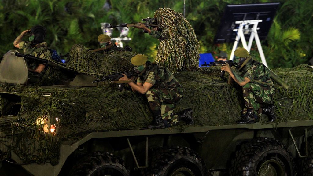 Soldados forman parte de un desfile militar para conmemorar el 38º aniversario de la fundación del ejército de Nicaragua Soldados forman parte de un desfile militar para conmemorar el 38º aniversario de la fundación del ejército de Nicaragua
