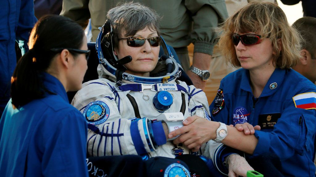 La astronauta estadounidense Peggy Whitson regresa a la Tierra tras 665 días en el espacio