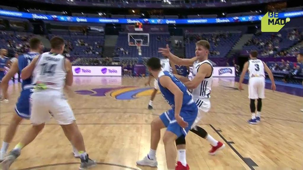 ¡La desesperación en persona! Así reclamó Doncic al árbitro en mitad del partido