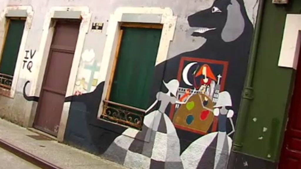 'Las Meninas' invaden un barrio de Ferrol para recuperarlo