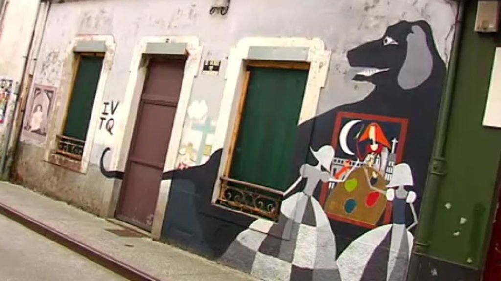 'Las Meninas' okupan un barrio de Ferrol para recuperarlo