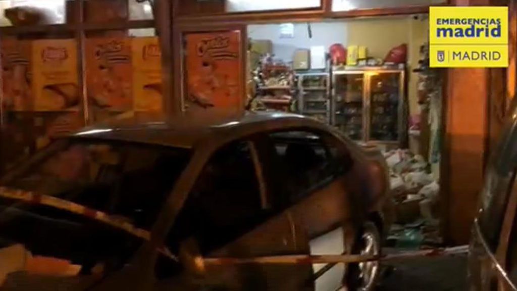 Un niño de tres años muere tras empotrarse un vehículo en una tienda en Madrid