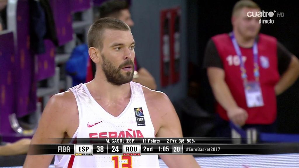 ¡Imparable! Marc Gasol anota a tabla con dos defensores encima