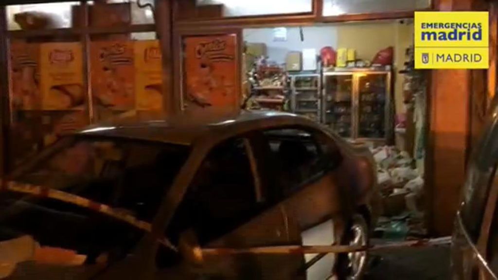 Un niño de tres años muere tras empotrarse un vehículo en una tienda en Madrid