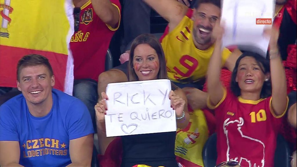 La fan más enamorada de Ricky Rubio enloquece al aparecer en el videomarcador 😍