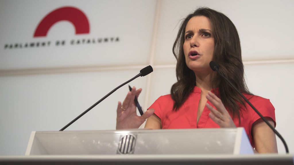 Arrimadas denunciará a una internauta por desear que "la violen en grupo" Arrimadas denunciará a una internauta por desear que "la violen en grupo"