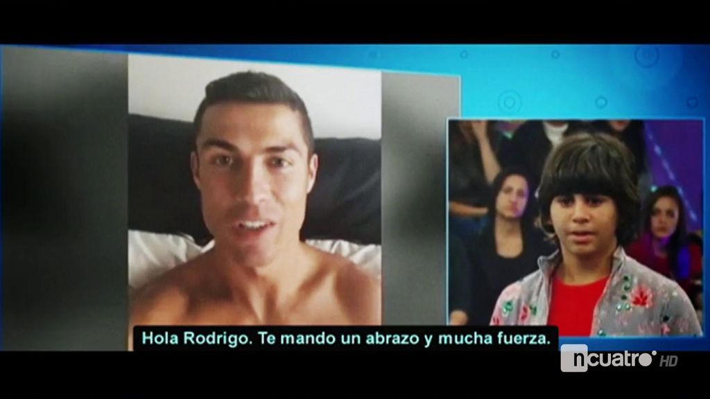La sorpresa de Cristiano a Rodriguinho, un niño que vende caramelos para comprar pañales a su hermana enferma La sorpresa de Cristiano a Rodriguinho, un niño que vende caramelos para comprar pañales a su hermana enferma