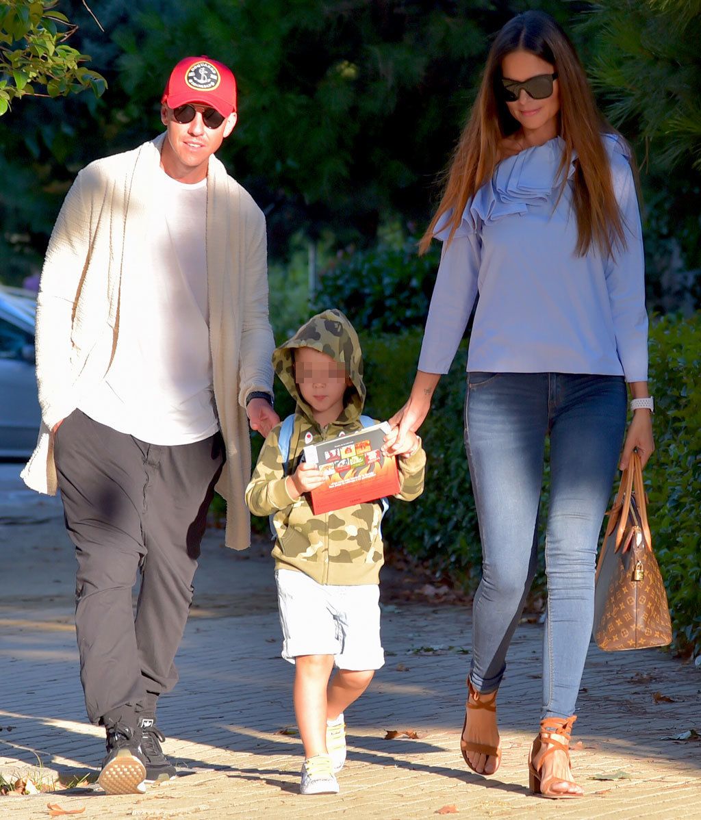 Guti y Romina Belluscio con Enzo, de 4 años