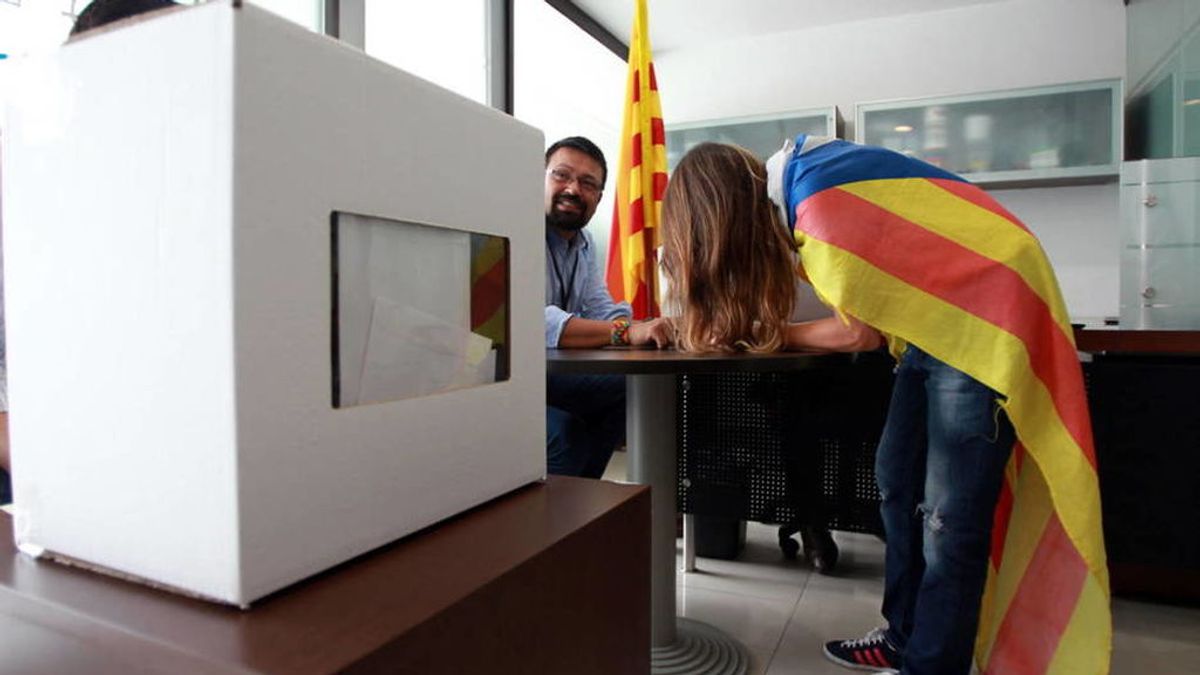 El Gobierno catalán insta al fiscal general a leer las leyes: "Un referéndum no es delito"