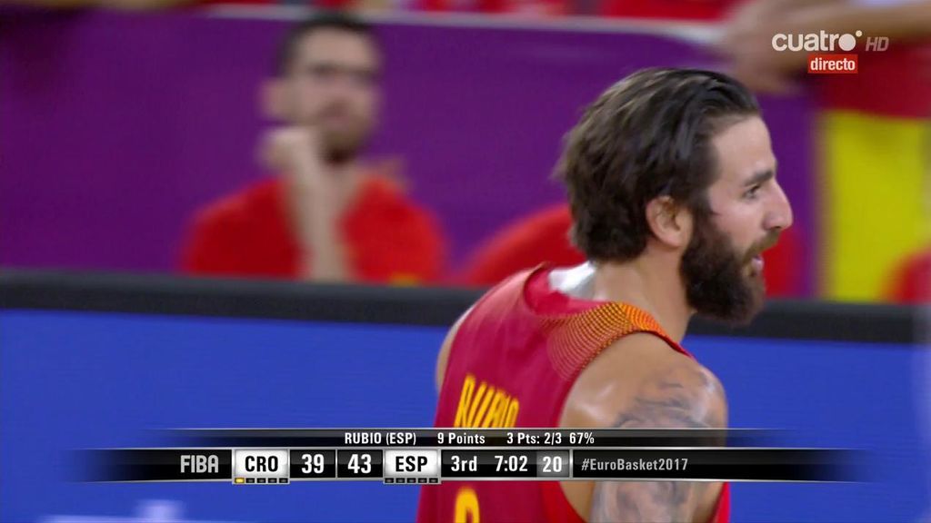 La reacción de Ricky Rubio con el entrenador de Croacia tras anotar dos triples