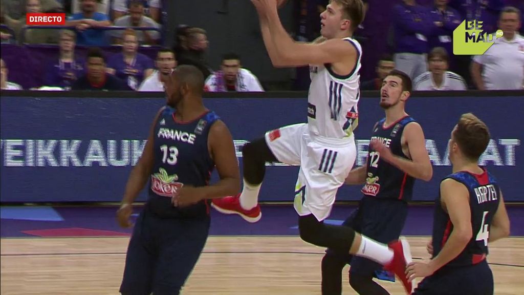 ¿Cómo quieres que anote Doncic? Un costa a costa o base de ¡triplazos!