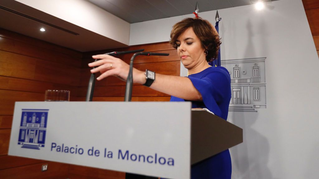 Santamaría acusa al gobierno de Puigdemont de saltarse la legalidad y ningunear a los catalanes