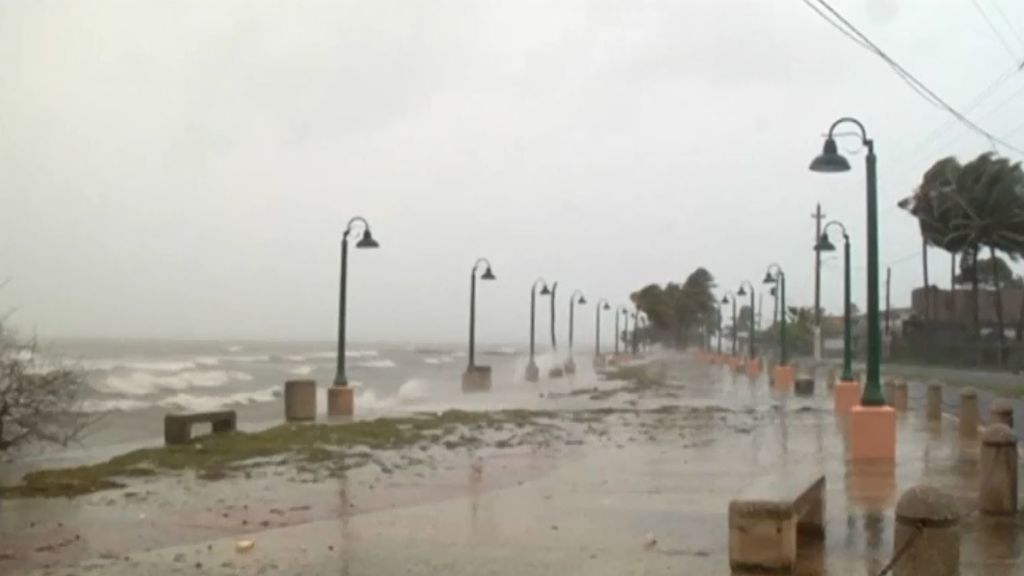 El Caribe, en alerta máxima: el huracán Irma destroza la primera isla a la que llega
