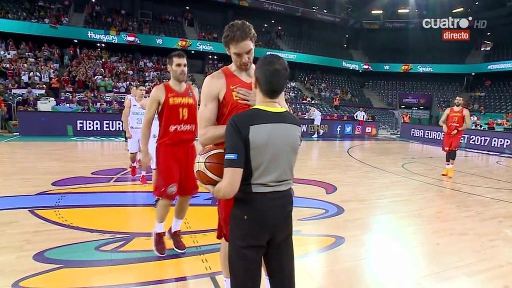 ¡Detallazo! Pau Gasol le pide disculpas al árbitro qué le pitó la técnica