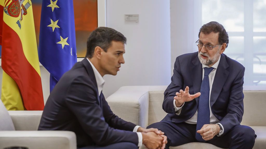 Rajoy y Sánchez analizan la situación de Cataluña